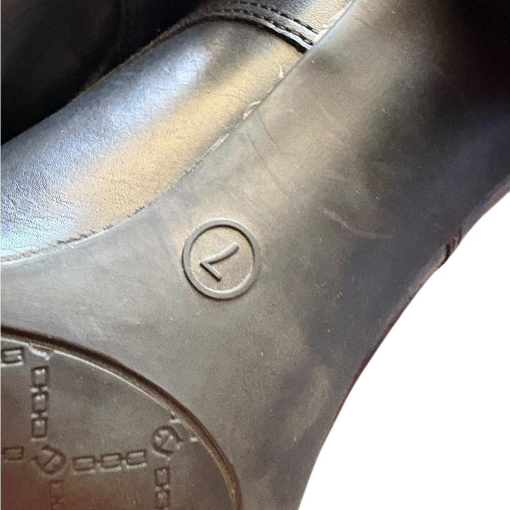 Etienne Aigner Boots Womens 7
Wing Tip Ankle Booties Heel Casual
Black Leather - Picture 6 of 8